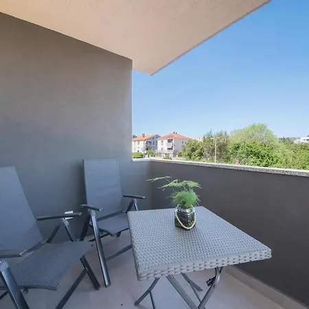 Romanca Apartment *