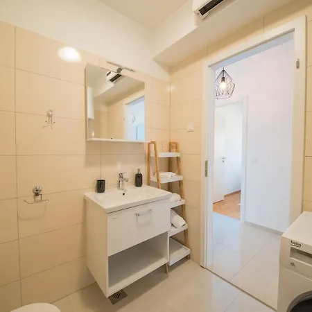 Romanca Apartment *