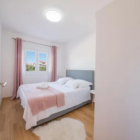 Apartment Romanca *
